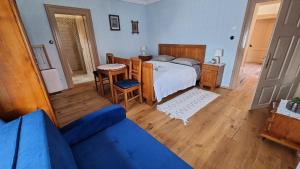 Notranjska hiša - traditional country house, close to the world attraction Cerknica lake