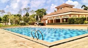 IXA Camella Gated Townhouse Fast Wifi Pool & 10 mins airport