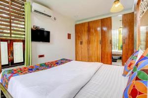 FabHotel Vardhan House I