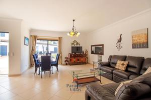 3-Bedroom House with Pool in Albufeira
