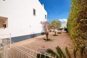 3-Bedroom House with Pool in Albufeira