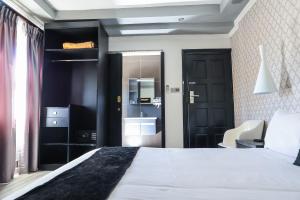 City Square Lodge