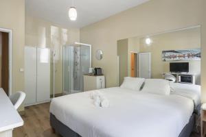 LISBON UPTOWN ROOMS by Homing