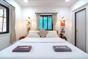 Bianca 2BHK in Bandra W by Square One Stays
