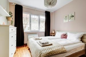 Loras Bohemian 2BD in City Center