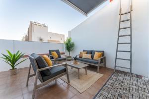 Penthouse with Terrace & Sea Views - City Center - AC