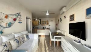 Apartamento con Vistas al Canal y Terraza Roses