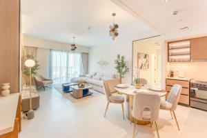 2 Br in Burj Crown by Pk Holidays