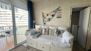 Apartamento con Vistas al Canal y Terraza Roses