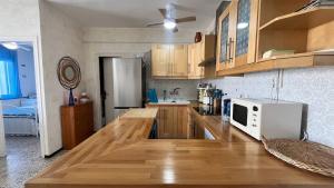 Apartamento con Vistas al Canal y Terraza Roses