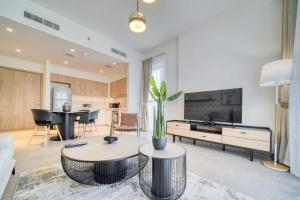 Luxury 1 BR in Dubai Hills by PK Holidays