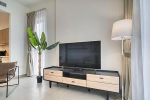 Luxury 1 BR in Dubai Hills by PK Holidays