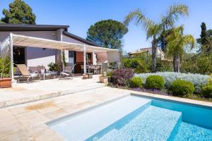 Pool heated whirlpool tub Wi-Fi AC P Private