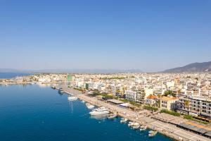 Taygetos View - Bright Modern Retreat in Center