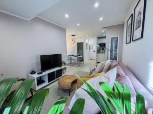 Heart of Cascais Cozy 2BR Steps from Beach