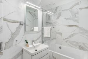 Emerald Downtown Luxury Suites by Continental Group