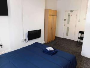 Studio Sleeps 2 with Parking