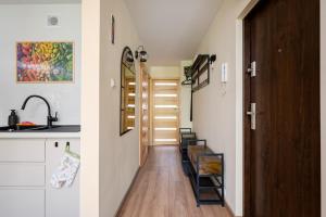 Las Bielański Lavish Apartment by BookingHost