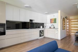 Las Bielański Lavish Apartment by BookingHost