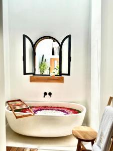 Couple Bingin 1BR Pool Villa Lounge BBQ Bathtub