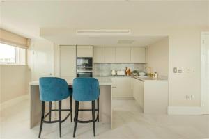 3 Bedroom Flat in The Belvederes Tower