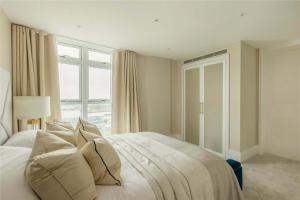 3 Bedroom Flat in The Belvederes Tower