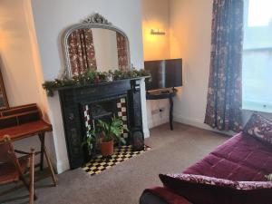 The little Bove In the centre of Glastonbury