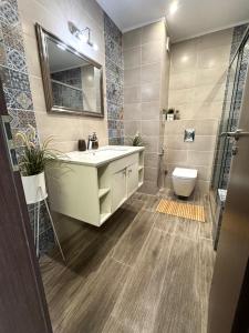 Sunny Gym Studio Apartment