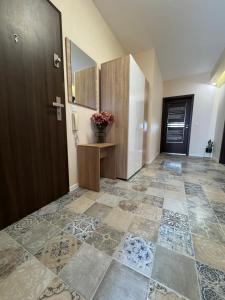 Sunny Gym Studio Apartment