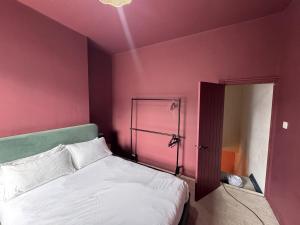 Altrincham House - 2BR - Sleeps 6 - WiFi - Parking