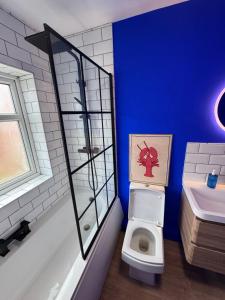 Altrincham House - 2BR - Sleeps 6 - WiFi - Parking