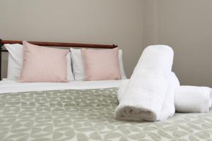 Spacious 4 Bedroom Home In Heart Of Bridgend - By EKLIVING PARTNERS Short Lets & Serviced Accommodation