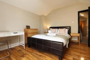 Spacious 4 Bedroom Home In Heart Of Bridgend - By EKLIVING PARTNERS Short Lets & Serviced Accommodation