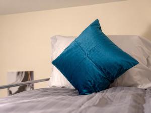 Stylish 2BR Retreat for Long Stays