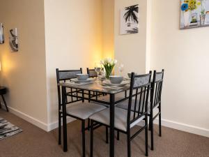 Stylish 2BR Retreat for Long Stays