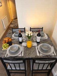 Stylish 2BR Retreat for Long Stays