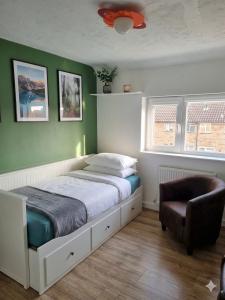 Cosy & Modern North Cotswold Retreat with Hot Tub