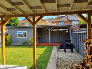 Cosy & Modern North Cotswold Retreat with Hot Tub