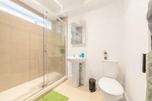 Spacious Well Lit Family Friendly Flat