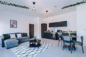 Cohost Partners Central Apartment in Warrington