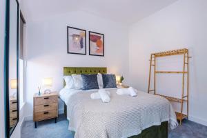 Cohost Partners Central Apartment in Warrington