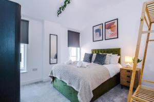 Cohost Partners Central Apartment in Warrington