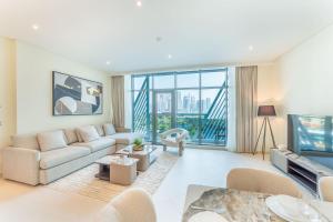 3 Bed Beachfront Oasis with pool and views