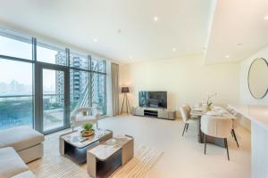 3 Bed Beachfront Oasis with pool and views