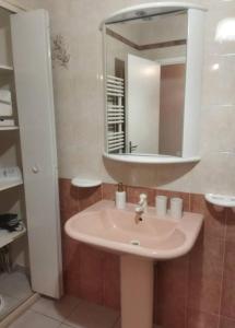 Charming accommodation for 2 people in ELNE
