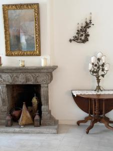 White Suite Capri
