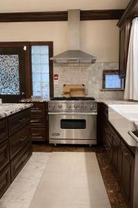 4 Bedroom Grand Heritage Home Downtown Vancouver