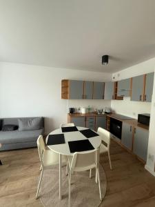 Sierpińskiego apartment with balcony near Szczęśliwicki Park