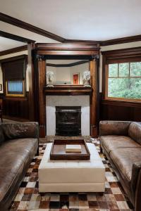 4 Bedroom Grand Heritage Home Downtown Vancouver