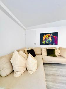 2BR Apt & LR with Terrace, Close to Museum Gugging